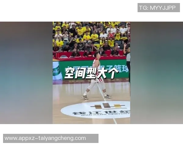 空间型中锋沃尔夫表现出色27号秀8投5中三分球4投3中贡献13分4篮板4助攻